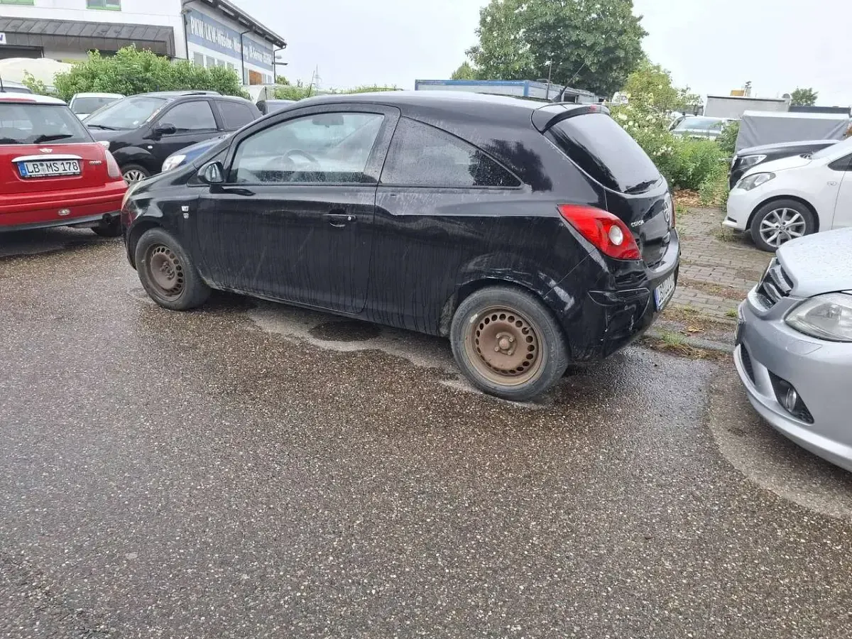 Gebraucht Opel Corsa Edition 87 PS (63 kW) 2010 Saphirschwarz mineraleffekt Kleinwagen