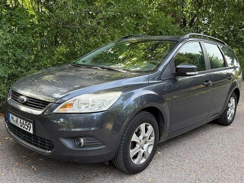 Schwarz Gebraucht 2010 Ford Focus Kombi | 1.900 € (Superpreis) - Bild 1/4