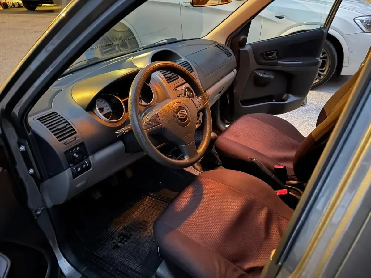 Gebraucht Suzuki Ignis GL 90 PS (66 kW) 2007 Grau Kleinwagen