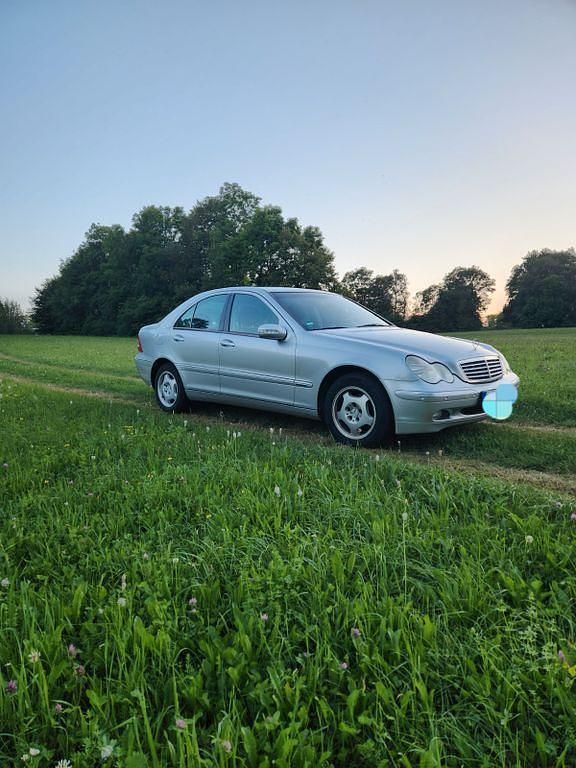 Grau Gebraucht 2002 Mercedes C180 Classic Limousine | 1.999 € (Fairer Preis) - Bild 1/4