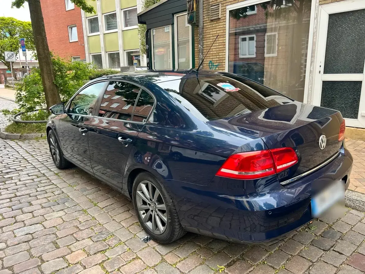 Gebraucht VW Passat 177 PS (130 kW) 2011 Blau Limousine