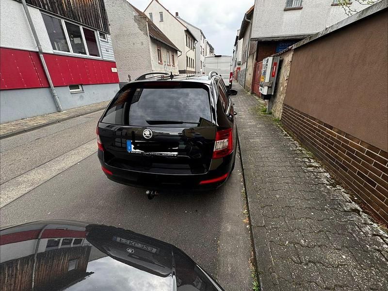 Gebraucht Skoda Octavia Ambition 150 PS (110 kW) 2014 Schwarz Kleinwagen