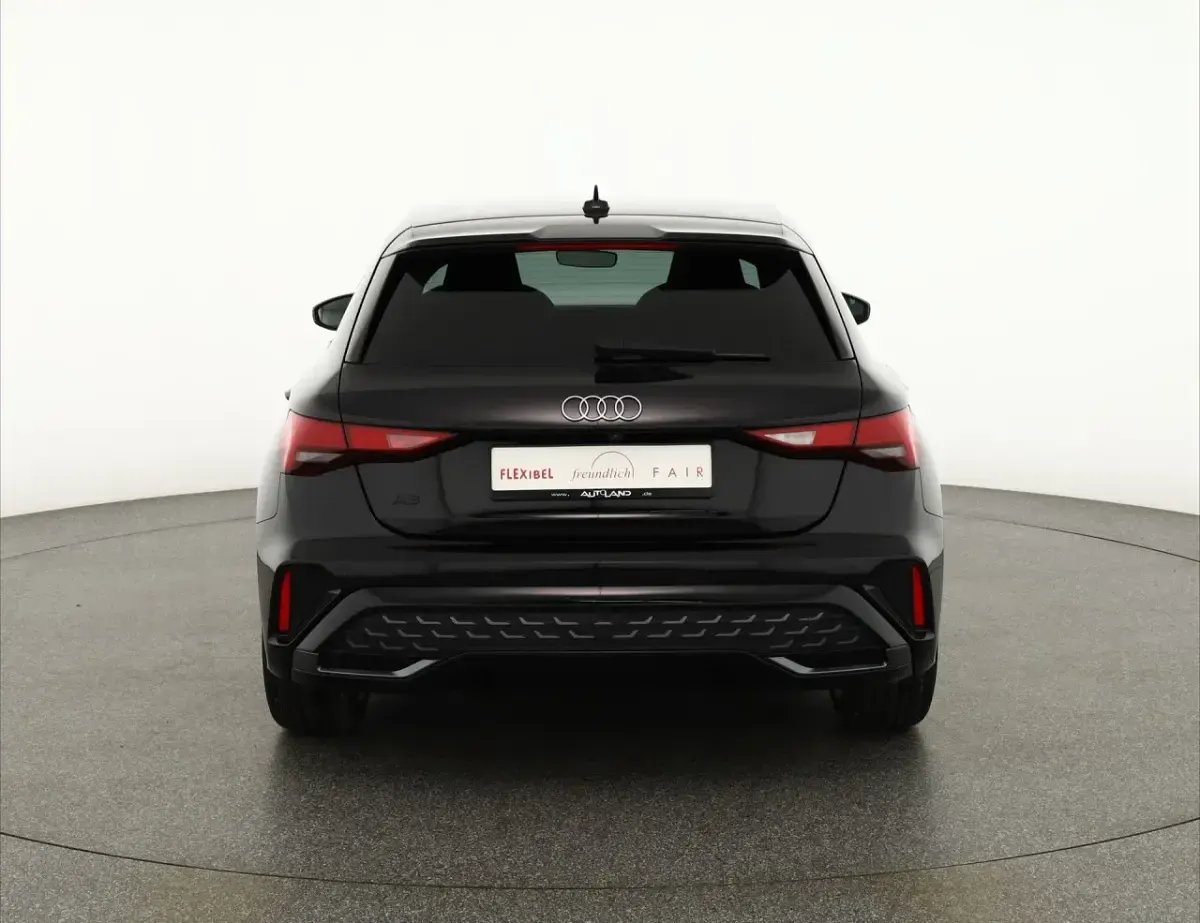Neu Audi A3 Sportback e-tron S-Line 150 PS (110 kW) 2025 Schwarz Kleinwagen