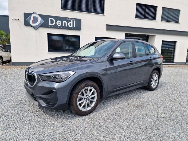 Mineralgrau Gebraucht 2021 BMW X1 Sport Line SUV | 22.400 € (Guter Preis) - Bild 1/4