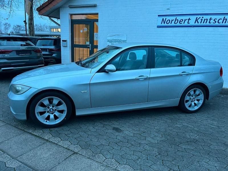 Silber Gebraucht 2007 BMW 318 Limousine | 3.900 € (Guter Preis) - Bild 1/4
