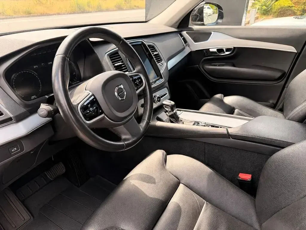 Gebraucht Volvo XC90 Momentum 235 PS (172 kW) 2019 Schwarz SUV