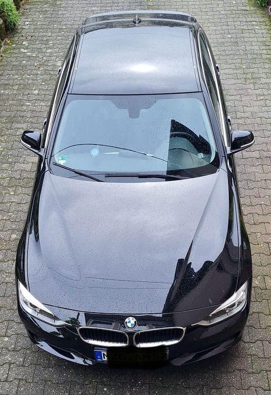 Schwarz Gebraucht 2015 BMW 318 Limousine | 9.000 € (Superpreis) - Bild 1/4