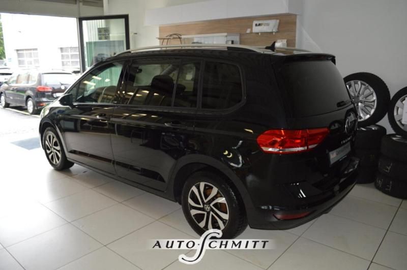 Gebraucht VW Touran Active 150 PS (110 kW) 2022 Schwarz Van / Kleinbus