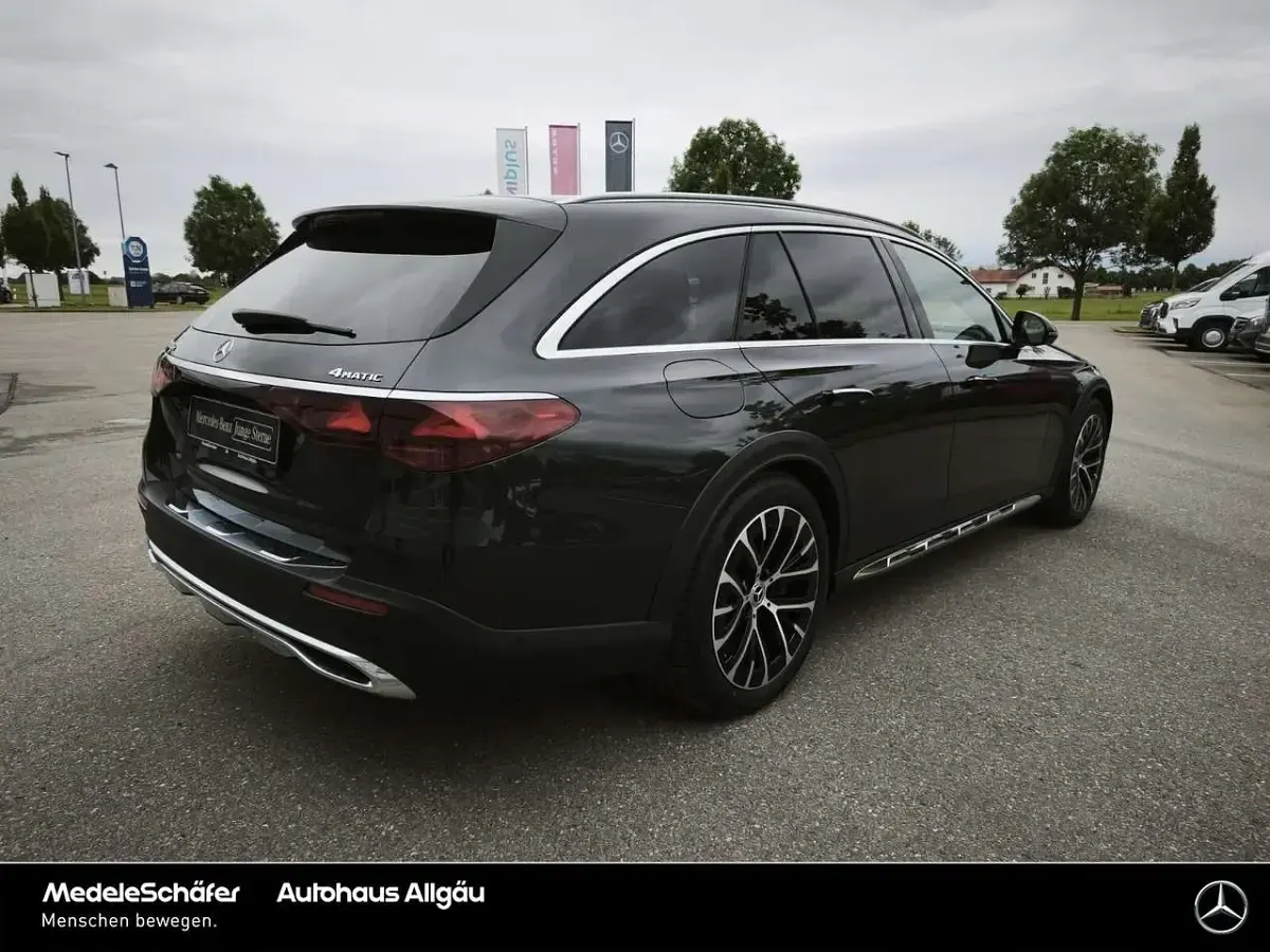 Gebraucht Mercedes E300 197 PS (144 kW) 2025 Lack graphitgrau Kombi