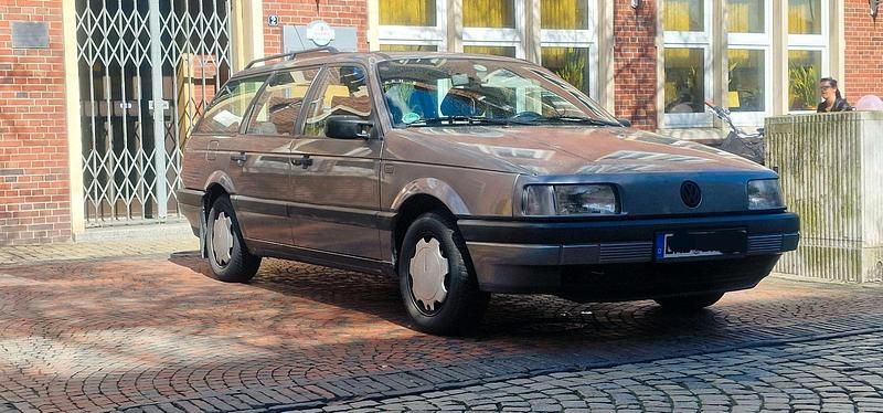 Silber Gebraucht 1990 VW Passat Kombi | 4.000 € - Bild 1/4