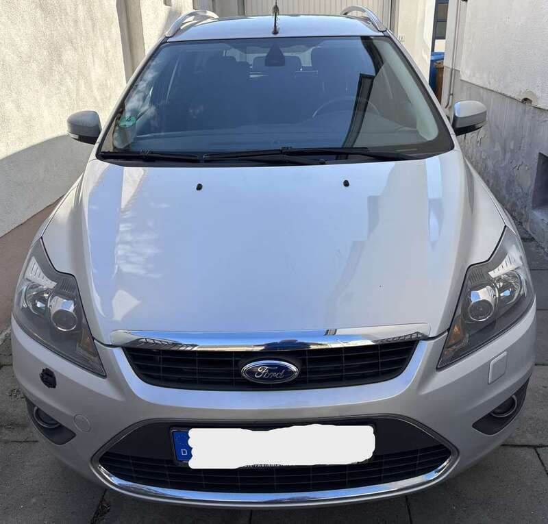 Silber Gebraucht 2009 Ford Focus Titanium Kombi | 4.000 € (Fairer Preis) - Bild 1/4