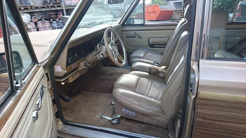 Second-hand Jeep Wagoneer 1989 Auriu SUV