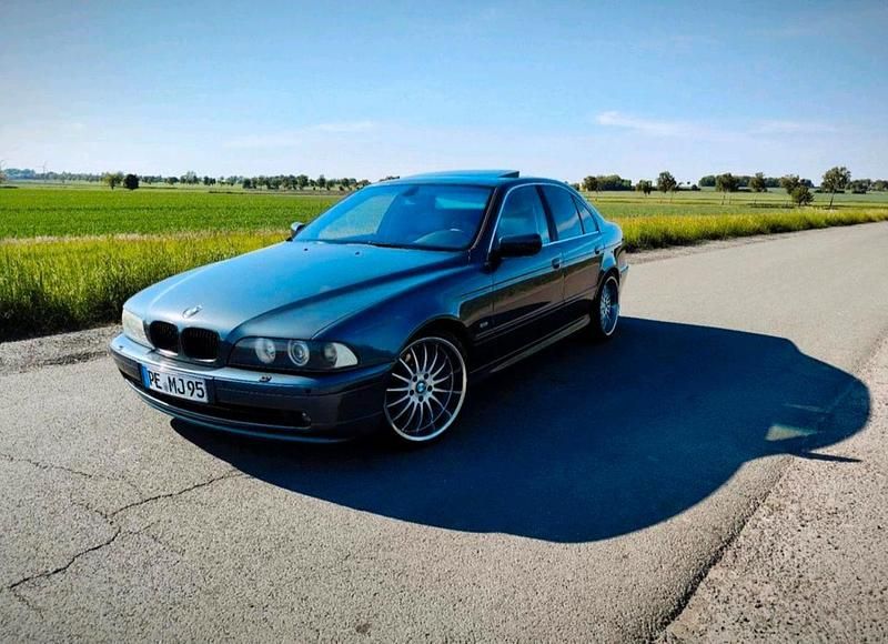 Grau Gebraucht 2001 BMW 525 Limousine | 5.700 € (Fairer Preis) - Bild 1/4