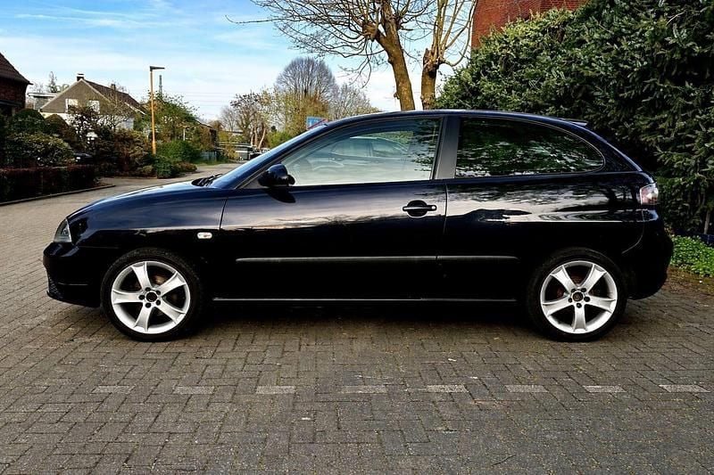 Second-hand Seat Ibiza 86 CP (63 kW) 2009 Negru Hatchback