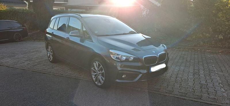 Grau Gebraucht 2015 BMW 216 Gran Tourer Sport Line Van / Kleinbus | 9.600 € (Fairer Preis) - Bild 1/4
