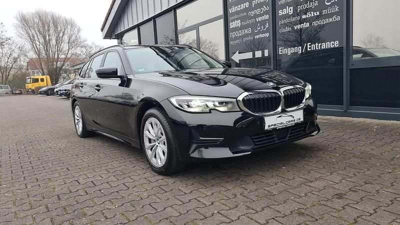 Schwarz Gebraucht 2021 BMW 330e Advantage Limousine | 21.490 € (Guter Preis) - Bild 1/4