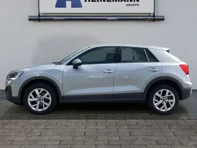 Używany Audi Q2 Advanced 110 KM (80 kW) 2023 Srebrny SUV