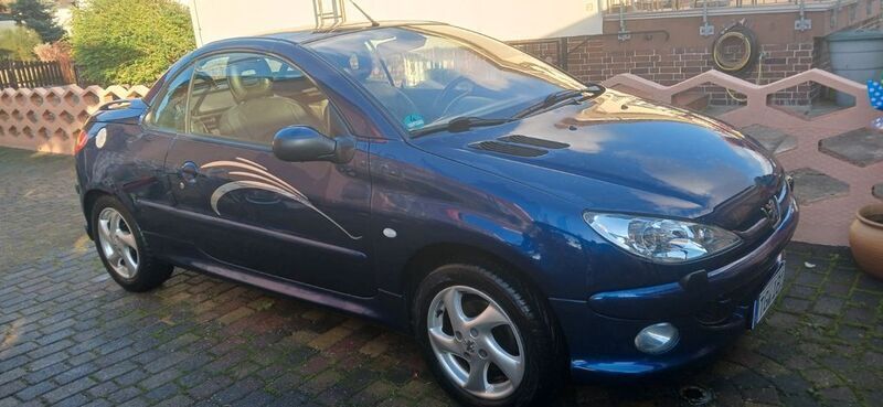 Blau Gebraucht 2004 Peugeot 206 CC Platinum Cabrio | 2.500 € (Etwas zu teuer) - Bild 1/4