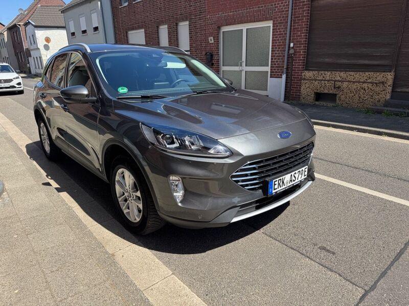 Grau Gebraucht 2022 Ford Kuga Titanium SUV | 23.490 € (Superpreis) - Bild 1/4