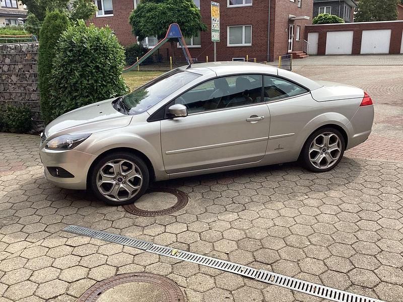 Silber Gebraucht 2010 Ford Focus Cabriolet Titanium Cabrio | 5.500 € (Fairer Preis) - Bild 1/3