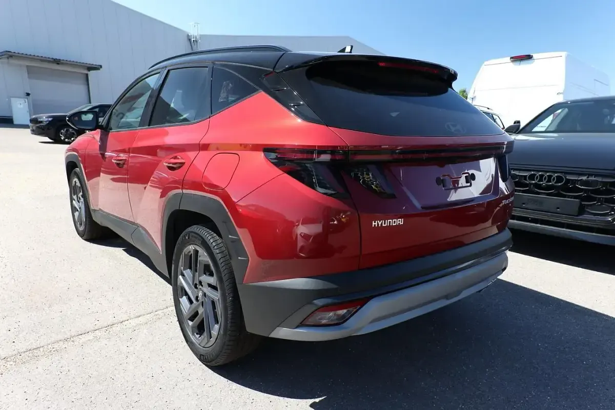 Neu Hyundai Tucson 150 PS (110 kW) 2026 Ultimate red metallic / dach: sc SUV