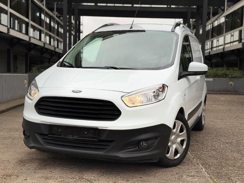 Weiß Gebraucht 2017 Ford Tourneo Courier Van / Kleinbus | 5.780 € (Superpreis) - Bild 1/4