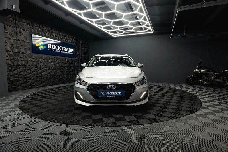 Gebraucht Hyundai i30 Select 99 PS (72 kW) 2020 Silber Kombi