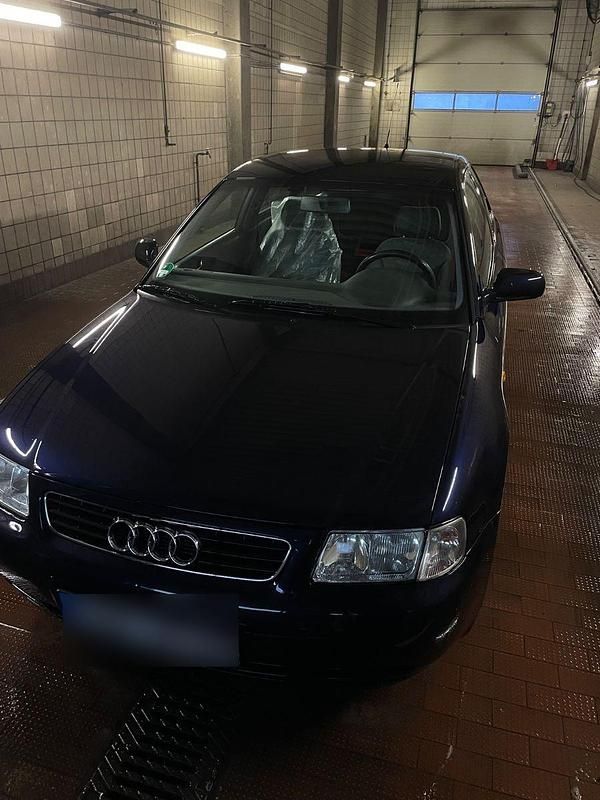 Gebraucht Audi A3 Ambiente 101 PS (74 kW) 1998 Blau Kleinwagen