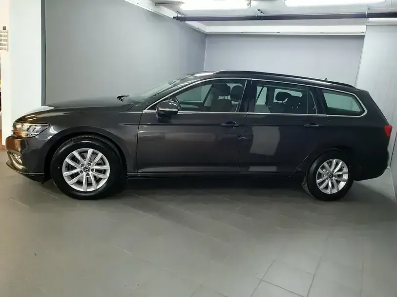 Usata VW Passat Business 150 CV (110 kW) 2023 Grigio Station wagon