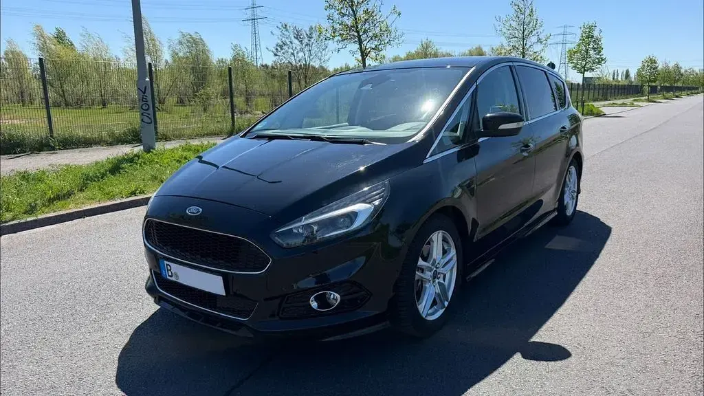 Używany Ford S-MAX Titanium 241 KM (177 kW) 2016 Czarny Minivan
