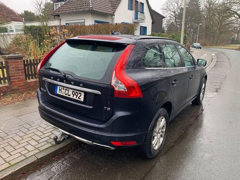 Gebraucht Volvo XC60 Momentum 245 PS (180 kW) 2017 Blau SUV