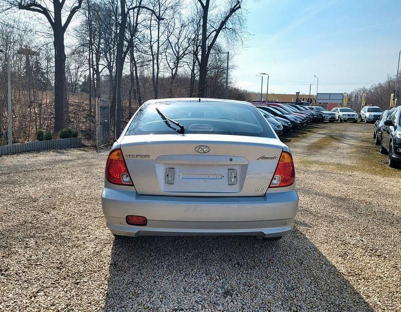 Gebraucht Hyundai Accent GLS 86 PS (63 kW) 2004 Grau Limousine