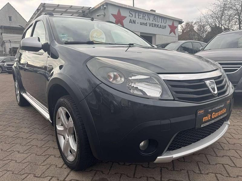 Grau "comete" Gebraucht 2012 Dacia Sandero Stepway Kleinwagen | 5.499 € (Teuer) - Bild 1/4