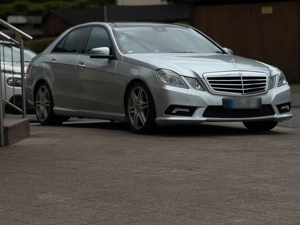 Gebraucht Mercedes E500 AMG 387 PS (284 kW) 2009 Silber Limousine