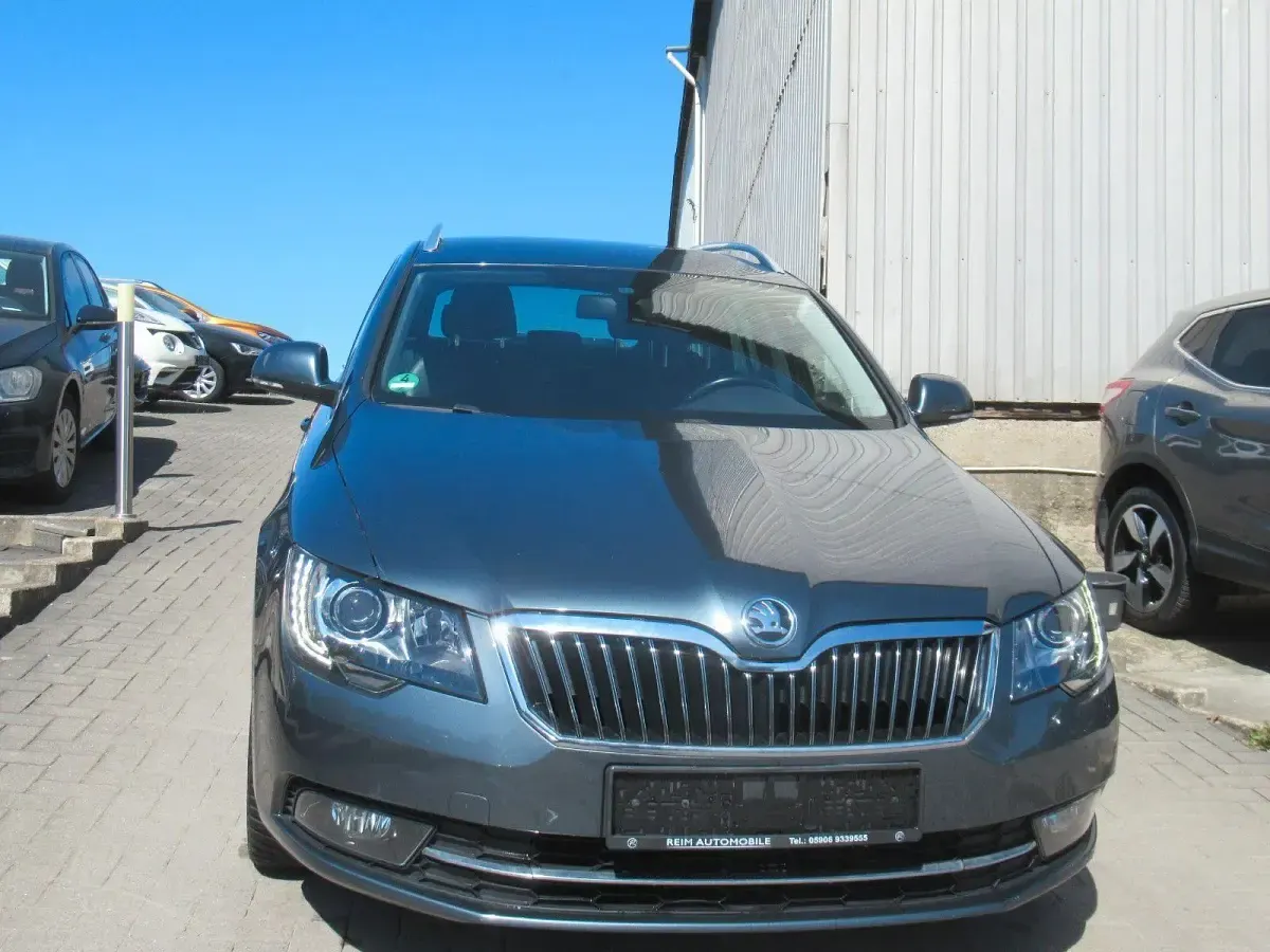 Gebraucht Skoda Superb Elegance 170 PS (125 kW) 2015 Grau Kombi