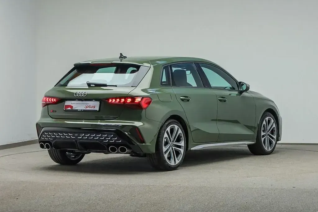 Gebraucht Audi S3 Sport 333 PS (244 kW) 2025 Distriktgrün metallic Limousine