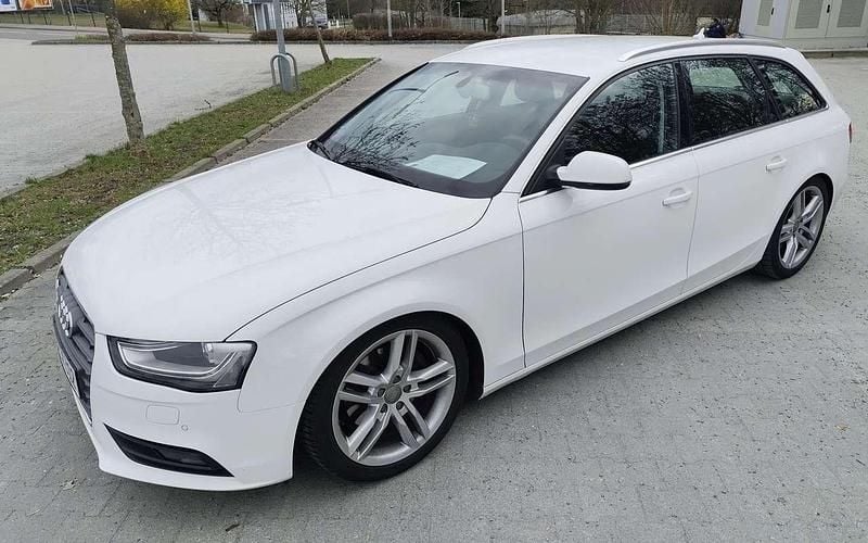Gebraucht Audi A4 Sport 177 PS (130 kW) 2013 Weiß Kombi