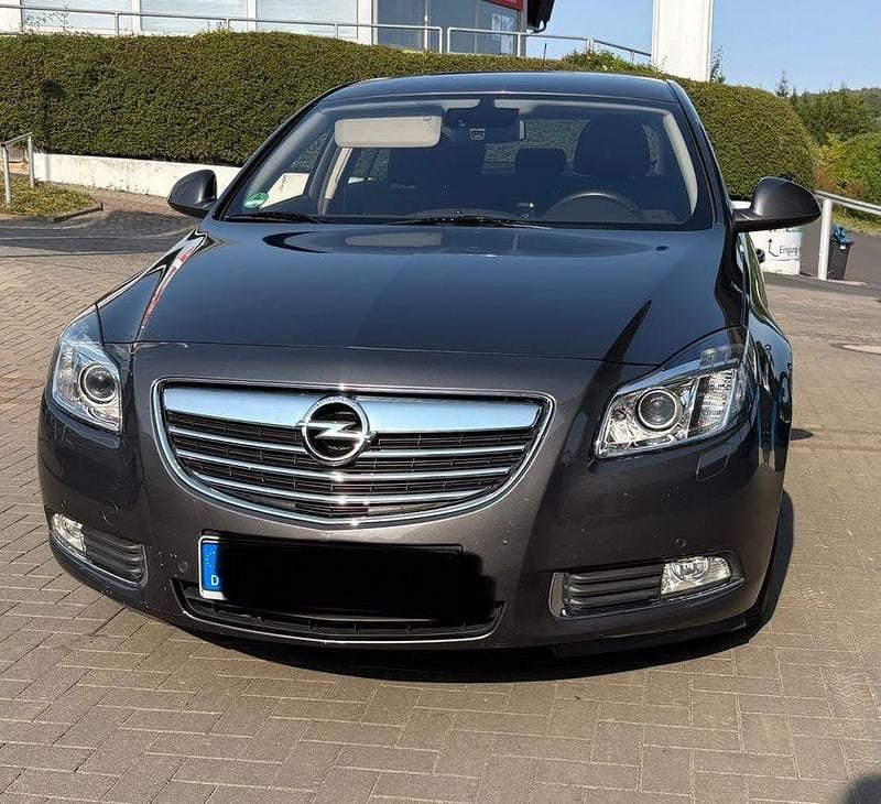 Grau Gebraucht 2009 Opel Insignia Selection Limousine | 3.700 € (Guter Preis) - Bild 1/4