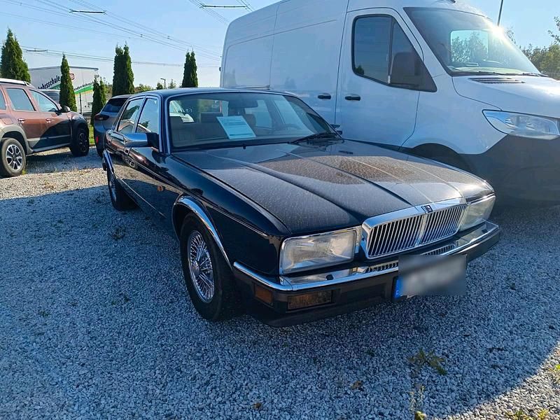 Blau Gebraucht 1990 Jaguar XJ40 Limousine | 9.500 € - Bild 1/4