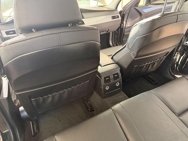 Gebraucht BMW 530 235 PS (172 kW) 2008 Schwarz Kombi