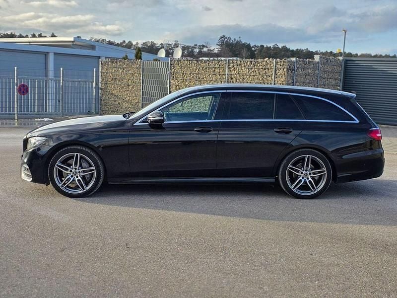 Gebraucht Mercedes E220 AMG 194 PS (142 kW) 2017 Schwarz Limousine