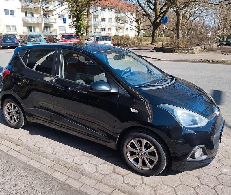 Gebraucht Hyundai i10 Passion 67 PS (49 kW) 2016 Schwarz Kleinwagen