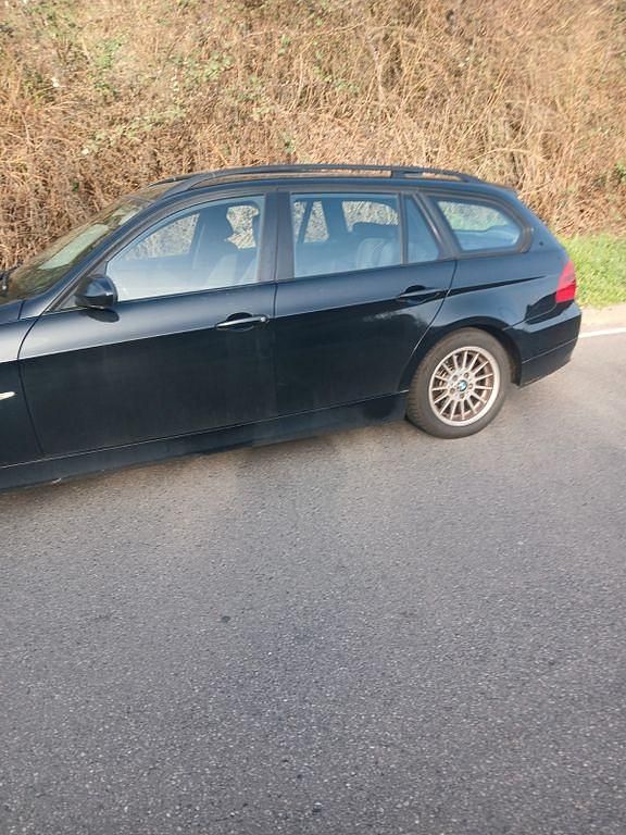 Gebraucht BMW 320 177 PS (130 kW) 2008 Schwarz Kombi