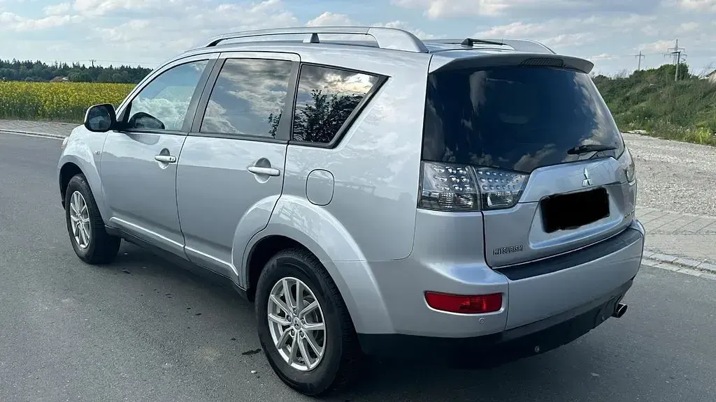 Używany Mitsubishi Outlander Intense 170 KM (125 kW) 2008 Srebrny SUV