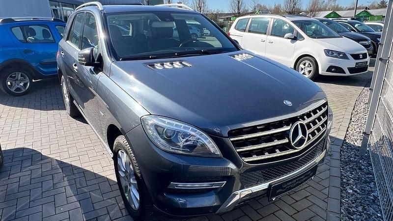 Gebraucht Mercedes ML350 258 PS (189 kW) 2012 Grau SUV