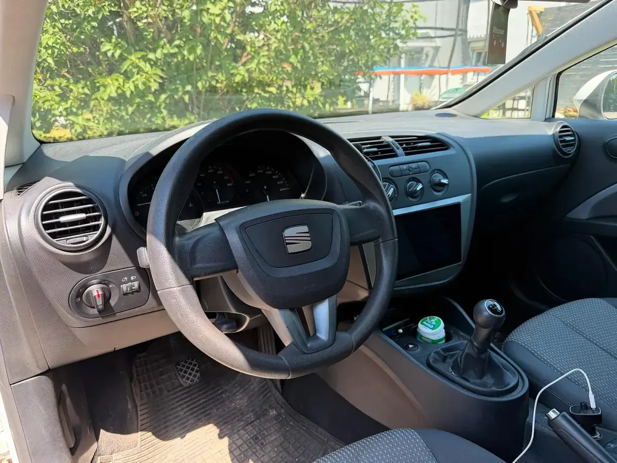 Gebraucht Seat Leon 105 PS (77 kW) 2012 Weiß Limousine