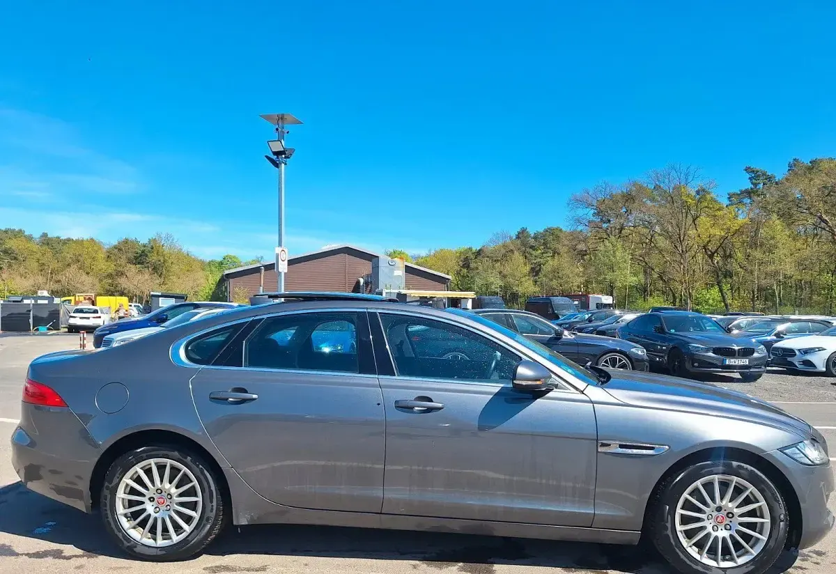 Gebraucht Jaguar XF Prestige 179 PS (131 kW) 2018 Grau Limousine