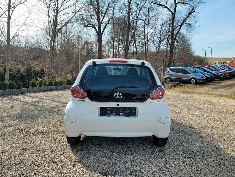 Gebraucht Toyota Aygo Cool 68 PS (50 kW) 2014 Weiß Kleinwagen