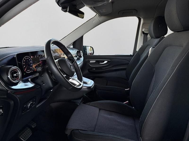 Gebraucht Mercedes V300 Style 174 PS (127 kW) 2025 Blau Van / Kleinbus