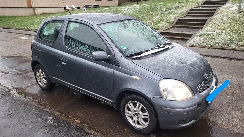 Grau Gebraucht 2005 Toyota Yaris | 900 € (Guter Preis) - Bild 1/4